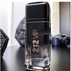 212 Vip Black - Perfume Masculino - Eau de Parfum - Carolina Herrera - Disponível 50 ML - 100 ML - 200 ML